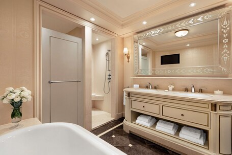 Shangri La Paris - Image 28
