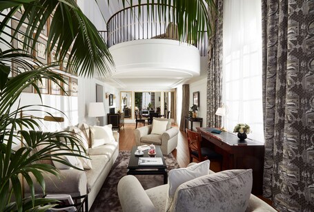 Shangri La Paris - Image 35