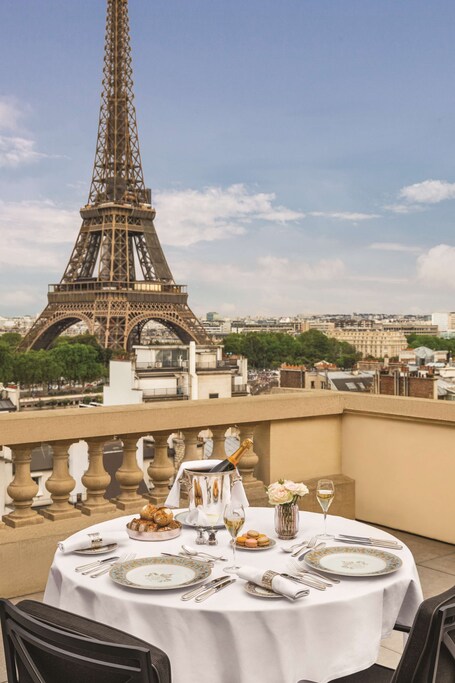 Shangri La Paris - Image 23