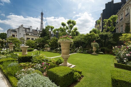 Shangri La Paris - Image 11