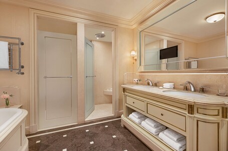 Shangri La Paris - Image 29