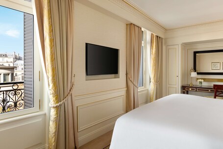 Shangri La Paris - Image 119