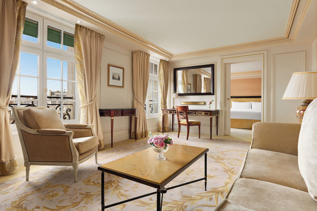 Deluxe Suite, 1 King Bed | 1 bedroom, Egyptian cotton sheets, premium bedding, down comforters