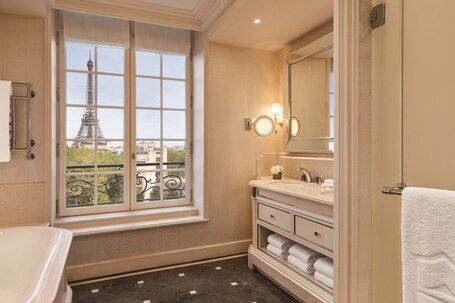 Shangri La Paris - Image 49