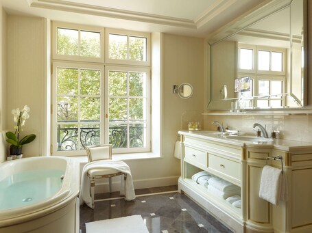 Shangri La Paris - Image 6