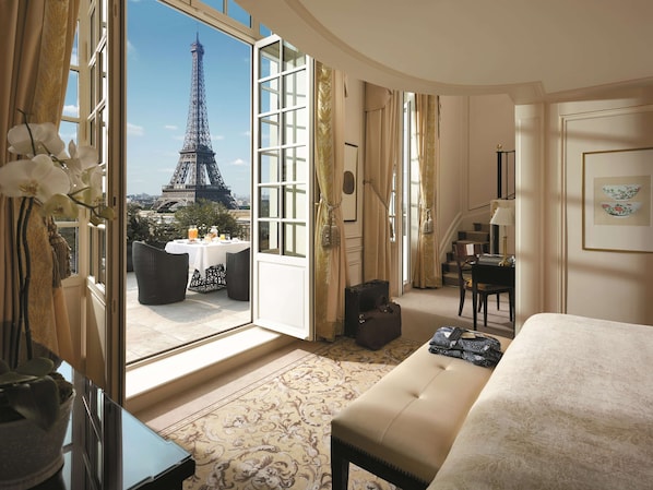 Duplex Terrace Eiffel view suite | View from room