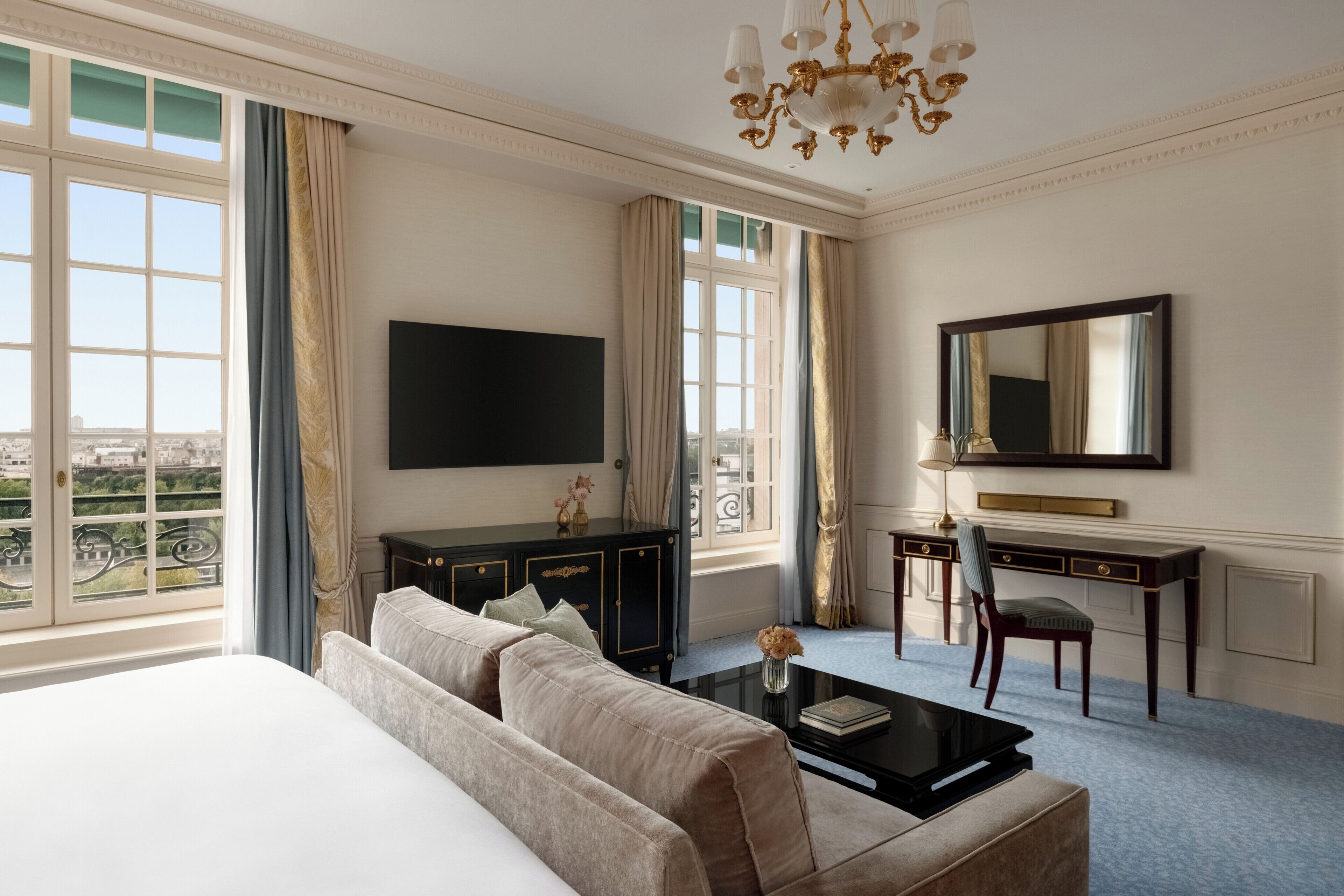 1 bedroom, Egyptian cotton sheets, premium bedding, down duvets