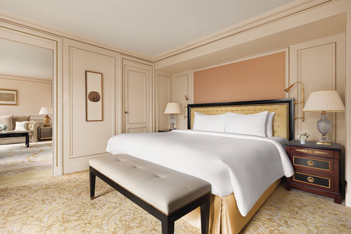 Suite Junior, vue sur Paris, Un lit "King Size" | 1 chambre, draps en coton égyptien, literie de qualité supérieure