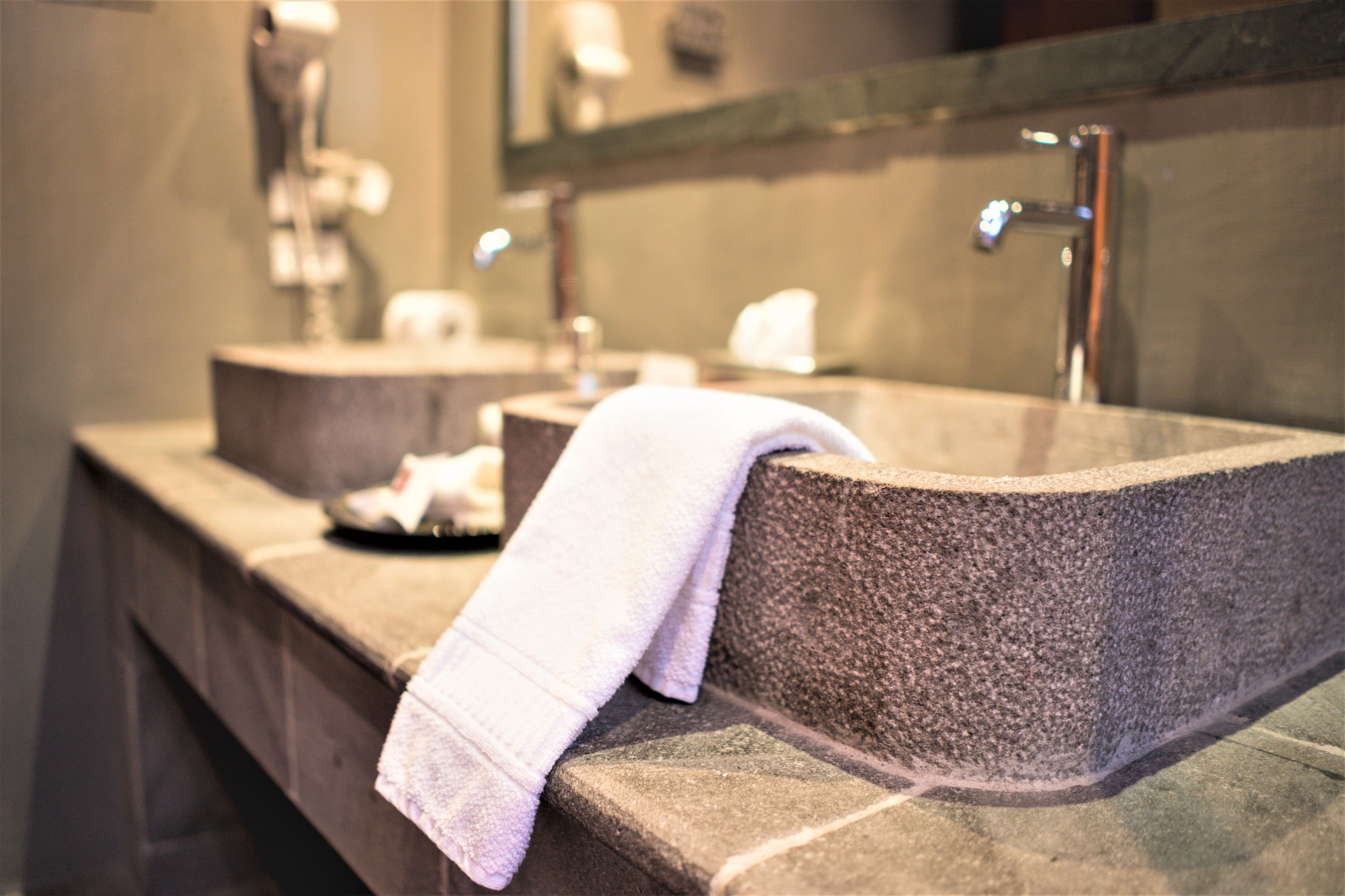 deluxe double or twin room | bathroom sink