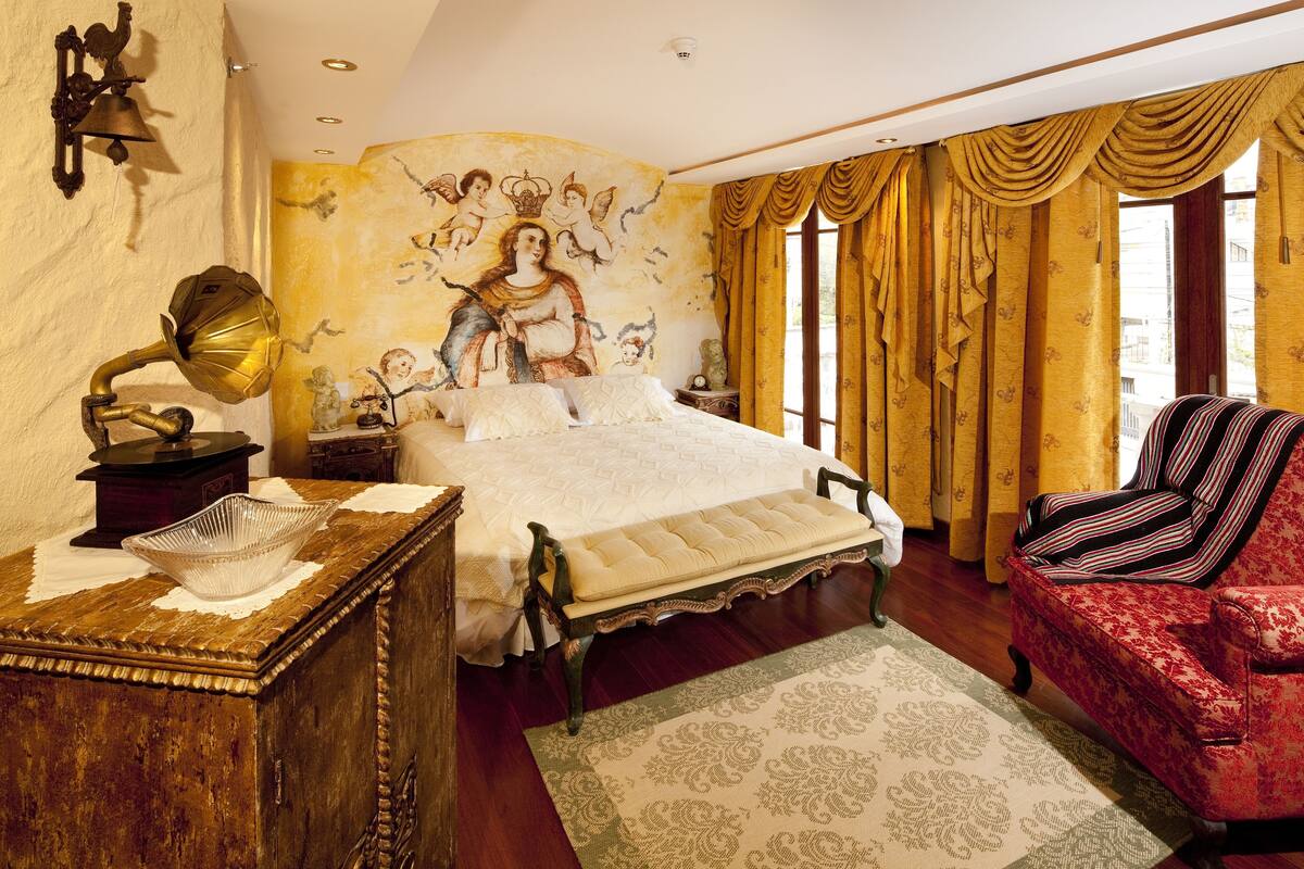 Deluxe Double or Twin Room | Premium bedding, in-room safe, desk, laptop workspace