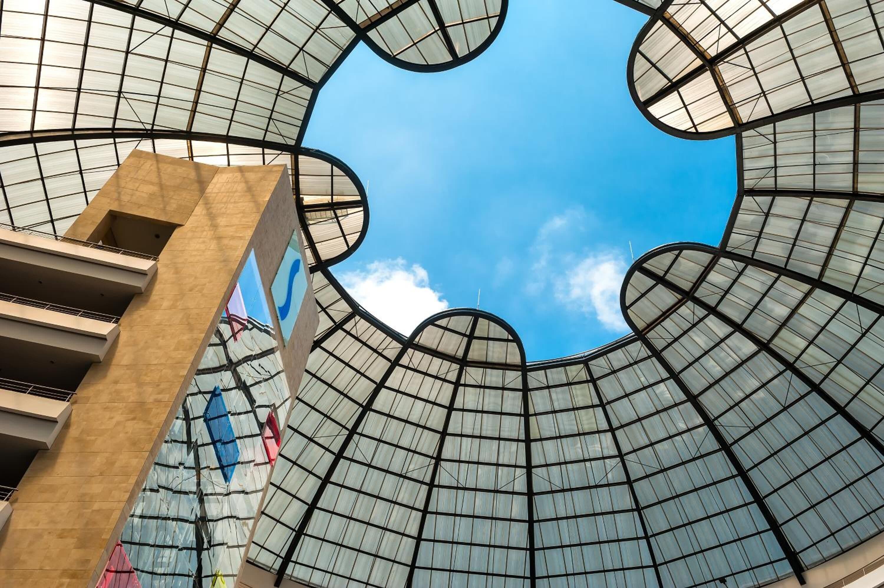 outdoor pool, open 10:00 am to 6:00 pm, free pool cabanas, pool loungers