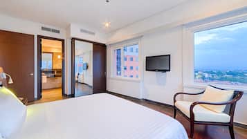 Premium Suite, 1 King Bed | Premium bedding, down comforters, memory foam beds, minibar