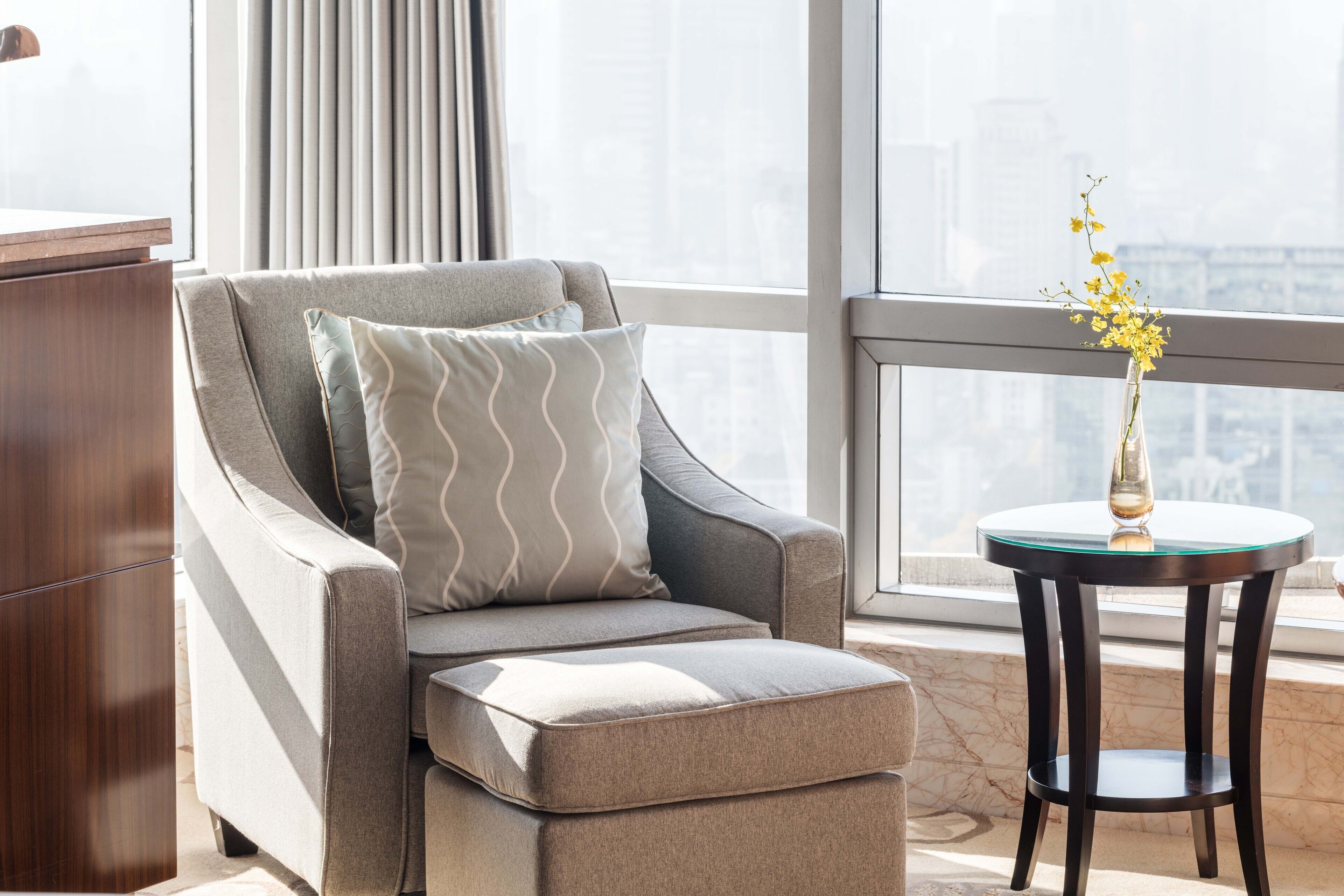 Premium bedding, down comforters, minibar, in-room safe