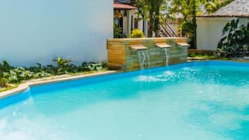 2 outdoor pools, sun loungers