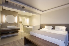 Superior Suite, 1 King Bed, Hot Tub | Minibar, in-room safe, desk, laptop workspace - Le Canard Joinville (Joinville)