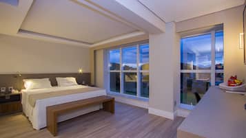 Minibar, két bảo mật tại phòng, bàn
