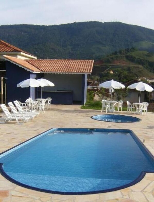 Outdoor pool, pool umbrellas, sun loungers