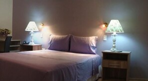 Minibar, két bảo mật tại phòng, trang trí khác biệt, bàn 
