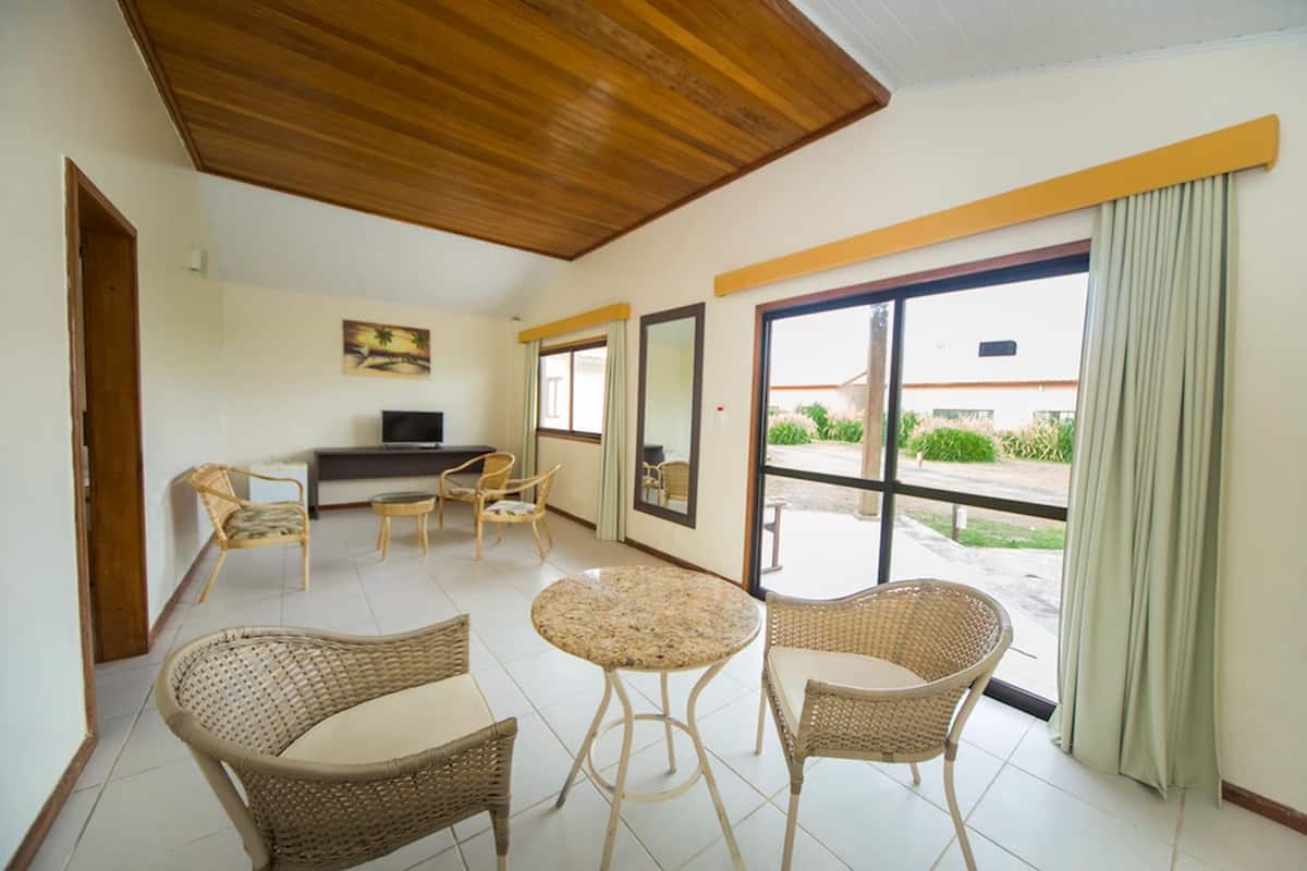 Premium Bungalow | 2 bilik tidur, bar mini, peti besi dalam bilik, meja