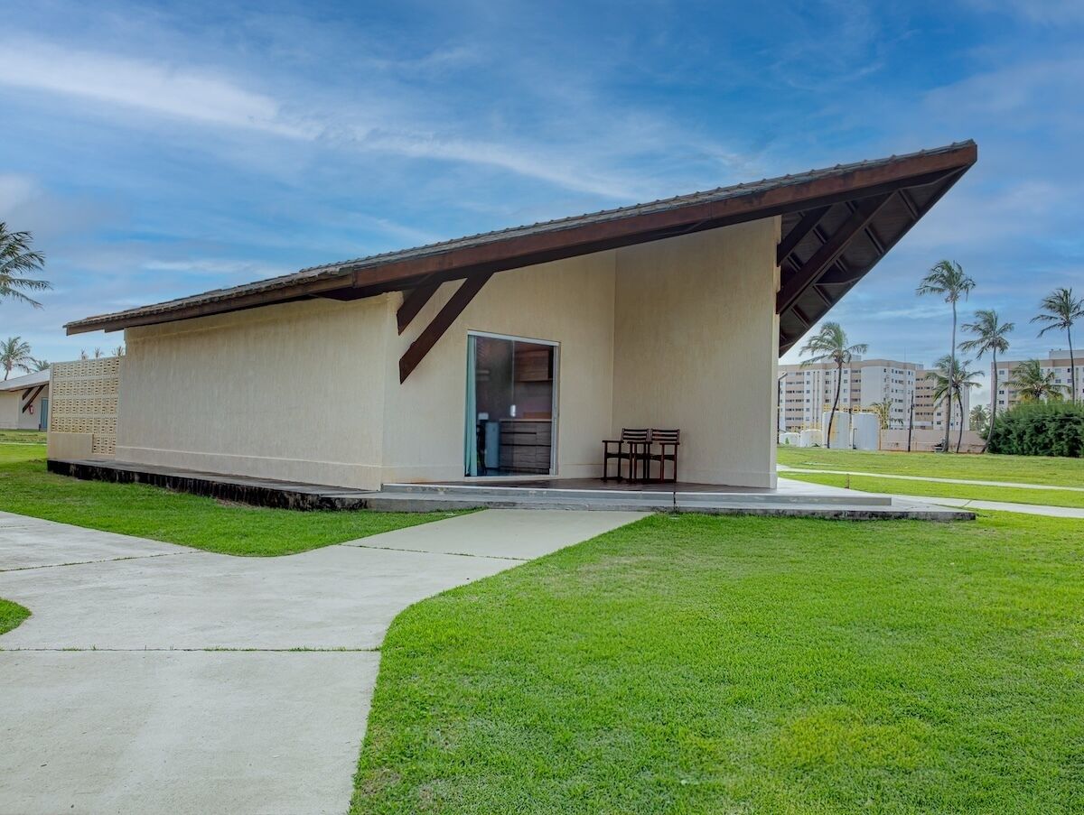 Premium Bungalow | Minibar, in-room safe, desk, blackout drapes