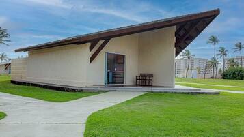 Premium Bungalow | Minibar, in-room safe, desk, blackout drapes