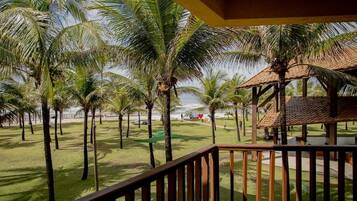 Superior Room, Sea View | Minibar, in-room safe, desk, blackout drapes