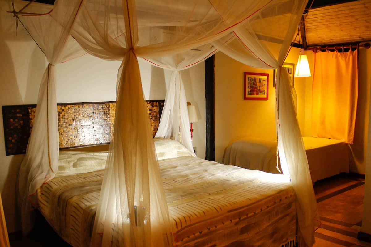 Triple Room | Pillowtop beds, minibar, in-room safe, bed sheets
