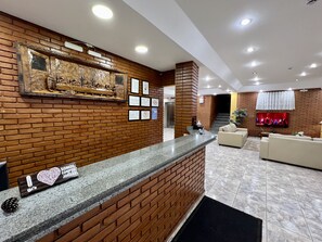 Reception - Hotel Garnier (Campos do Jordão)