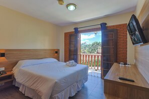 Quarto quádruplo família, várias camas | Escrivaninha, cortinas blackout, Wi-Fi de cortesia, roupa de cama