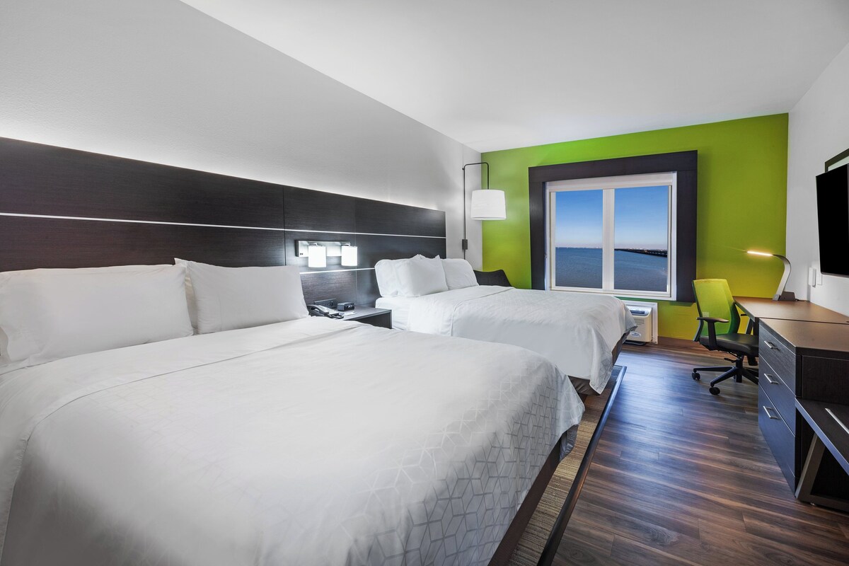 Standard Room, 2 Queen Beds, Bay View (LEISURE) | Desk, laptop workspace, soundproofing, iron/ironing board