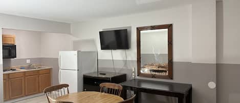 Kamar Superior, 2 Tempat Tidur Queen, dapur, di pinggir kolam renang | Makan di kamar