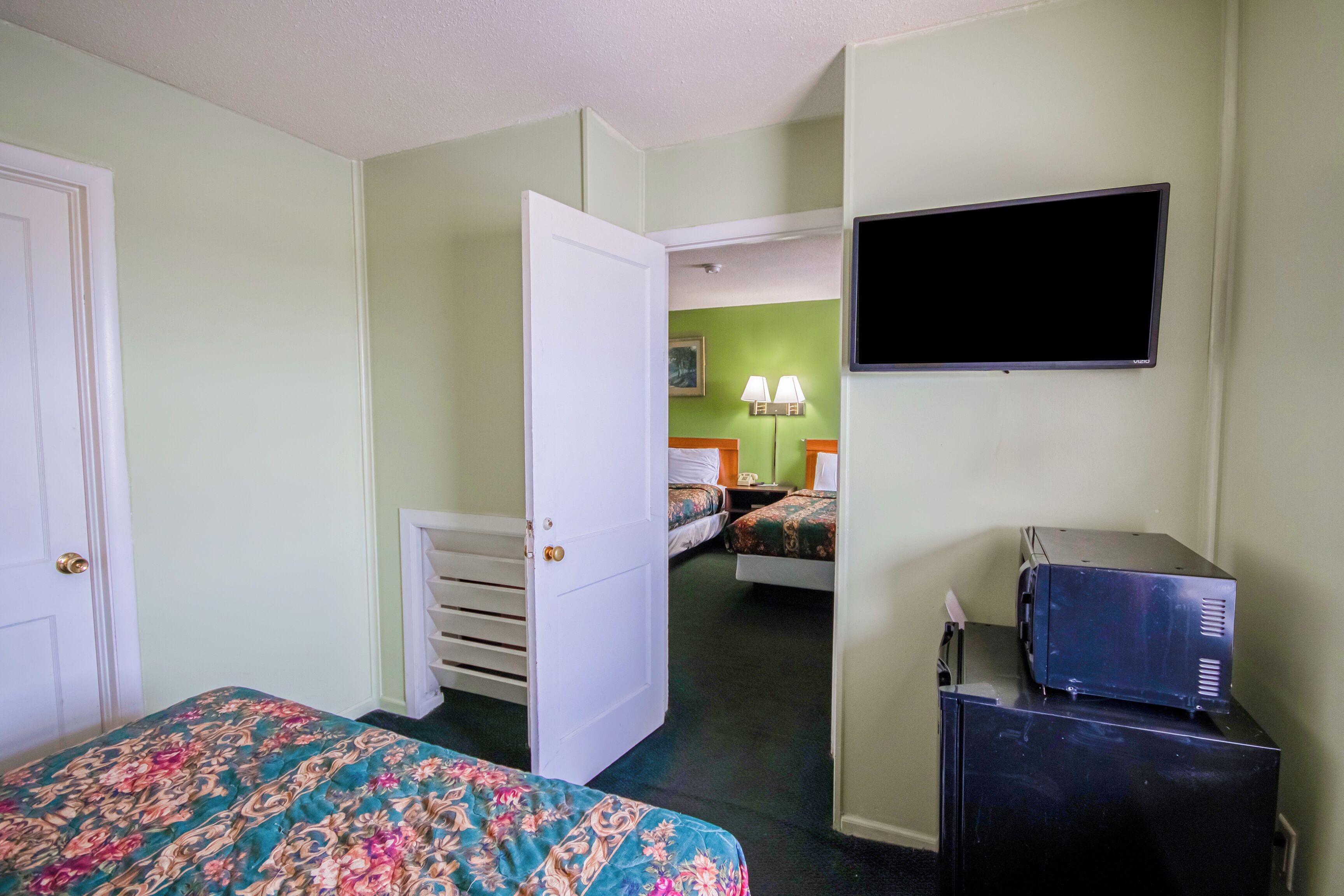 3 Queen Beds Smoking | Strykjärn/strykbräda, barnsängar, gratis wi-fi och sängkläder