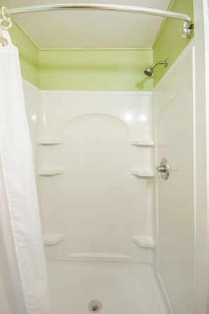 Bathroom - Travelier Motel (Macon)