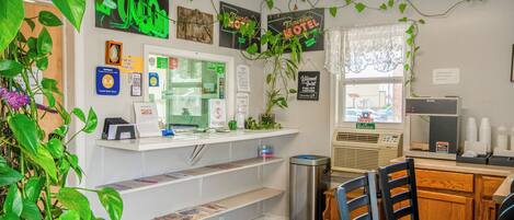 Free daily continental breakfast