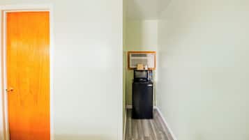 Room, 1 King Bed, Smoking | Iron/ironing board, free WiFi, bed sheets