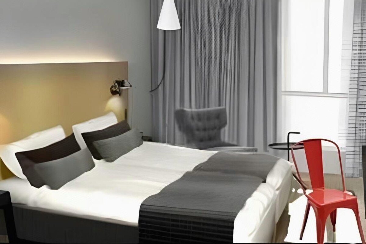 Premium bedding, pillow-top beds, in-room safe, desk
