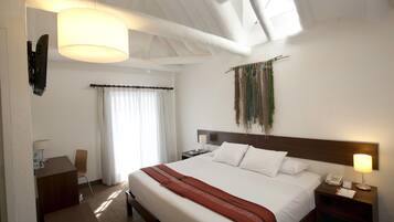 Dobbeltværelse | Pengeskab på værelset, skrivebord, lydisolering, gratis Wi-Fi