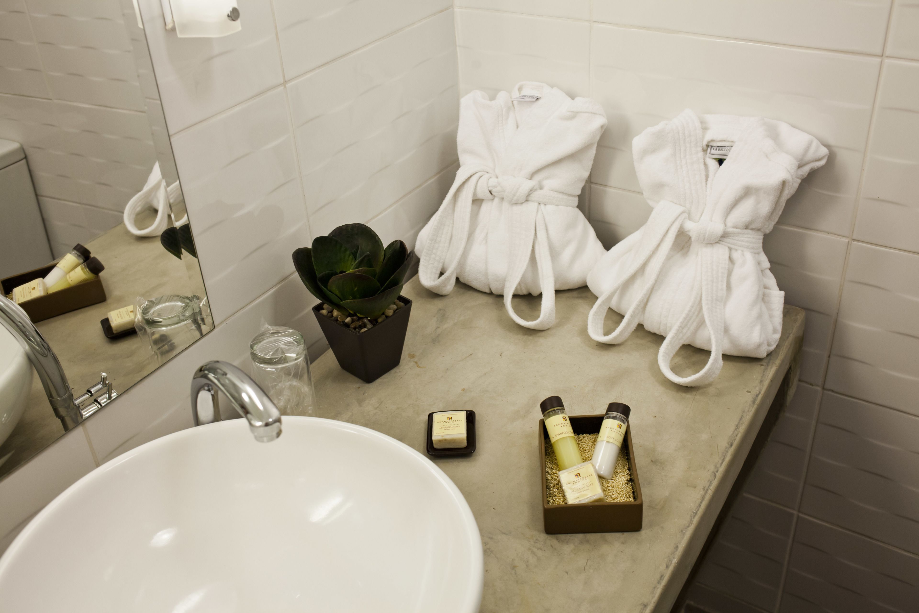 superior double room | bathroom sink