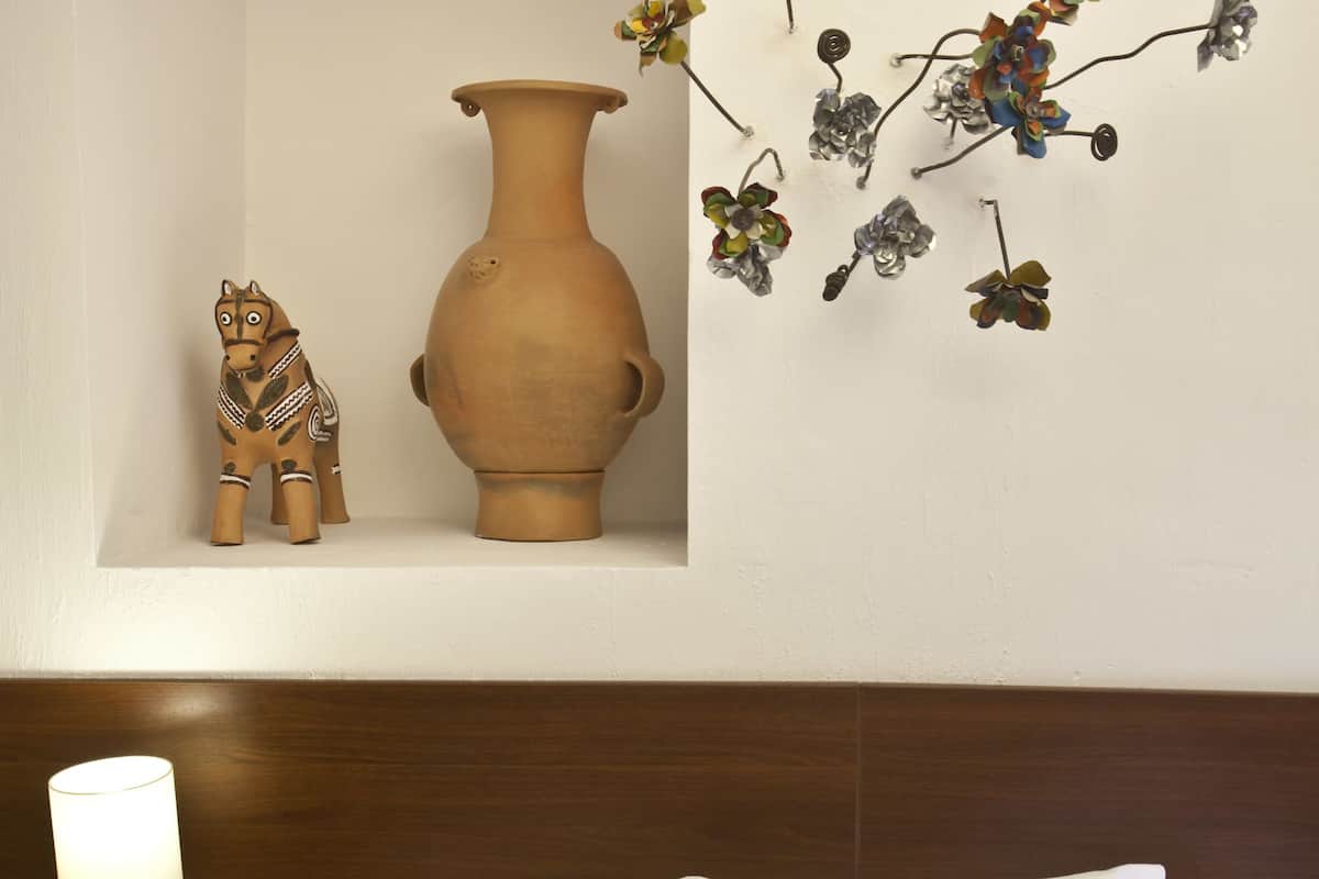 standard single room | in-room safe, desk, soundproofing, free wifi