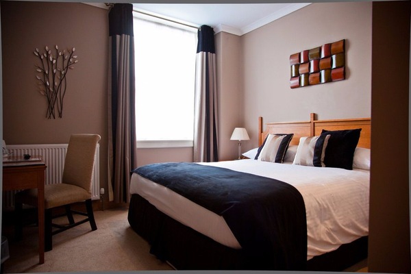 Executive Double Room, 1 Double Bed | WiFi (free), bed sheets