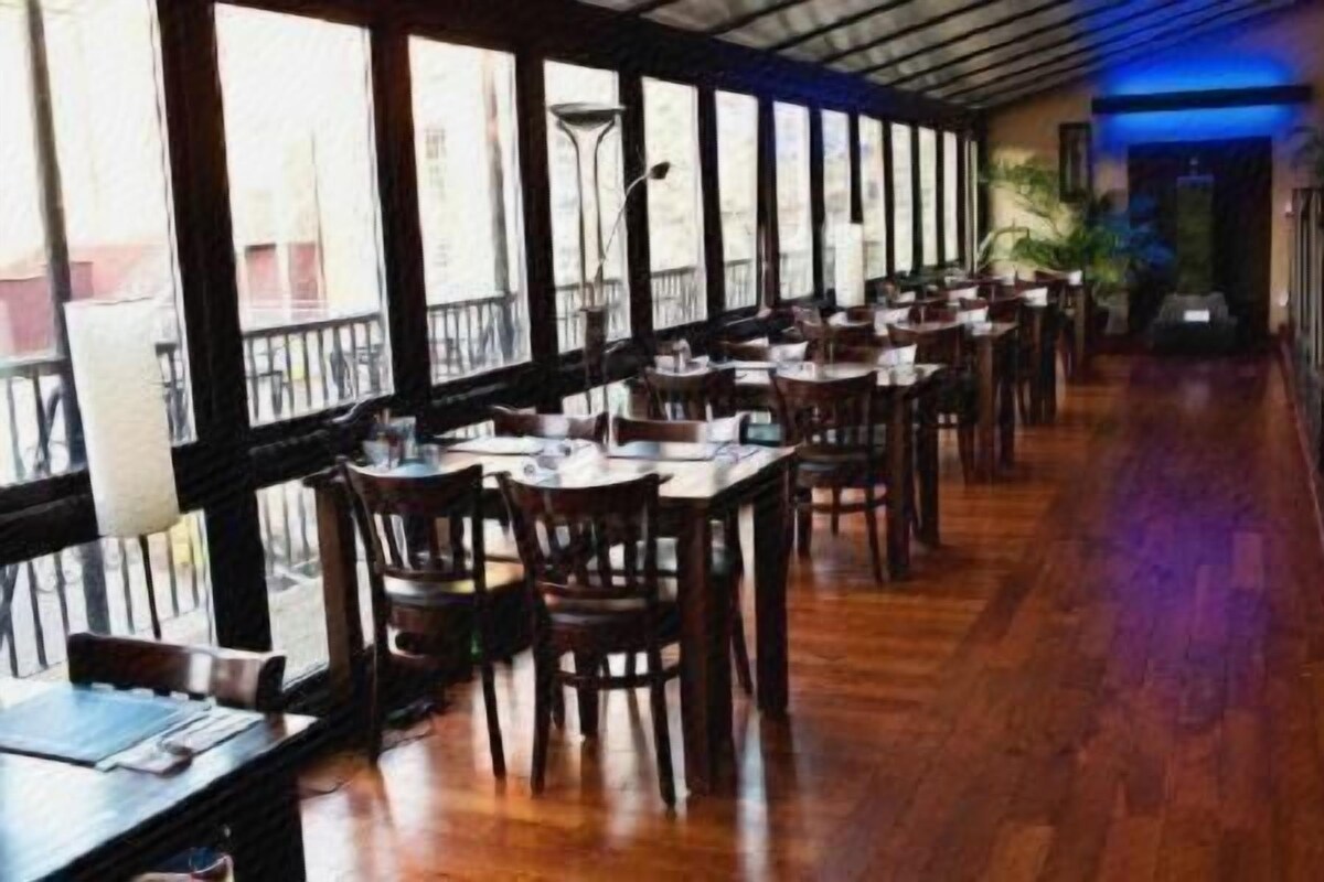 Dining | Breakfast, lunch, dinner and brunch served