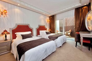 1 sovrum, allergitestade sÀngklÀder, memory foam-madrasser och minibar