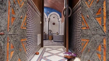 Couples treatment rooms, sauna, hot tub, Turkish bath, body treatments