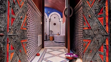 Couples treatment room(s), sauna, hot tub, Turkish bath/hammam