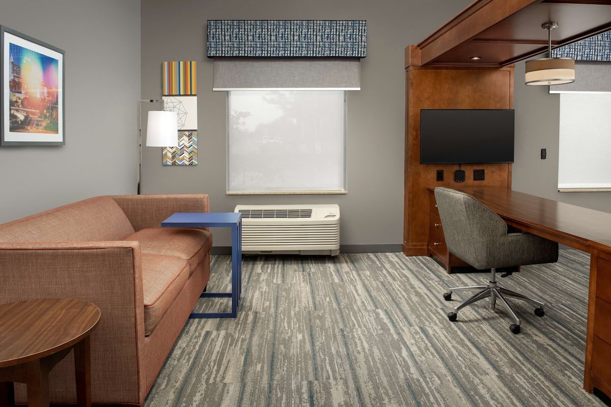 In-room safe, iron/ironing board, WiFi, bed sheets