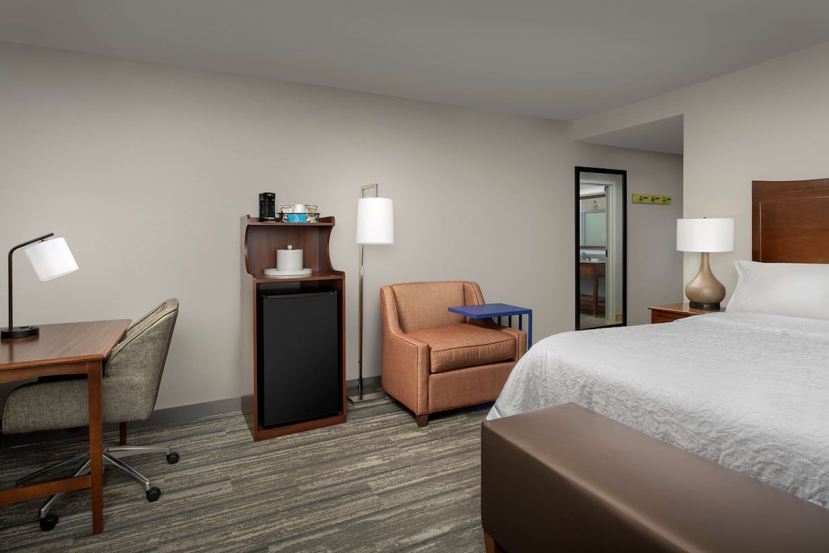 In-room safe, iron/ironing board, WiFi, bed sheets
