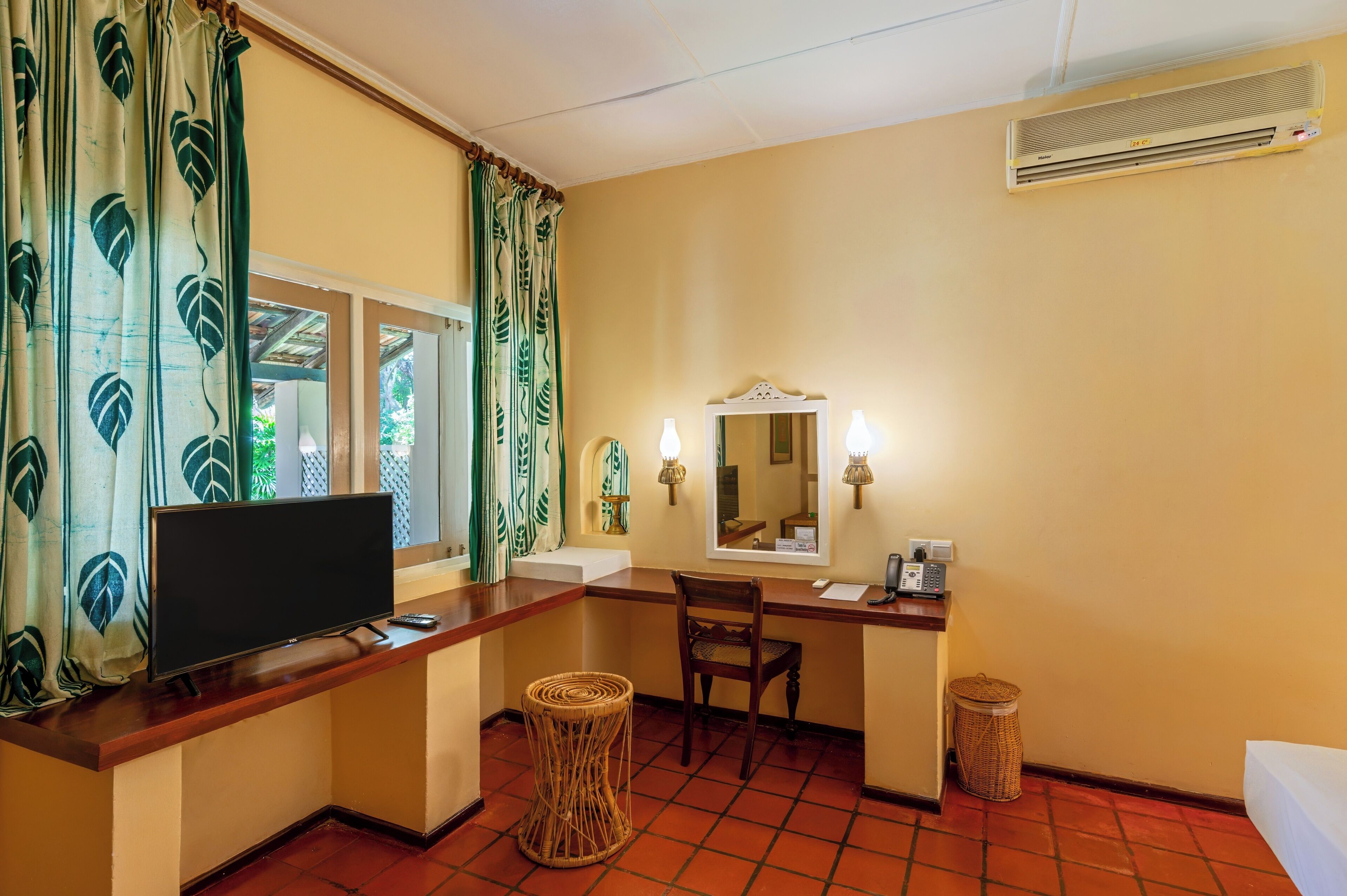 deluxe double | room amenity