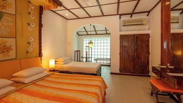 Deluxe Triple | Minibar, in-room safe, desk, laptop workspace