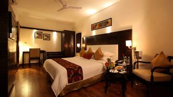 Suite, 1 Bedroom | Minibar, desk, free WiFi