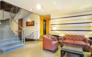 Lobby sitting area - Hotel Crossroads (Gurugram)